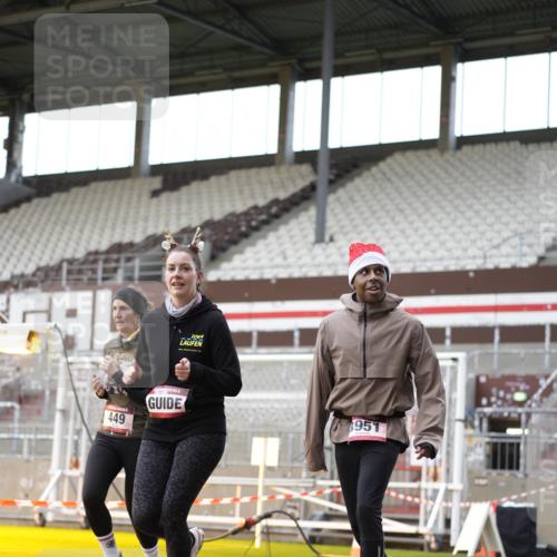 07.12.2025 - St. Pauli X-Mass-Run No. 15 Patografie http://msf.ph/oto/9391655 07.12.2025 10:40:59 Ziel 288, 449, 545, 952, 1153, 3264, 3265, 3951, 4617, 4773, 4871 meine-sportfotos.de