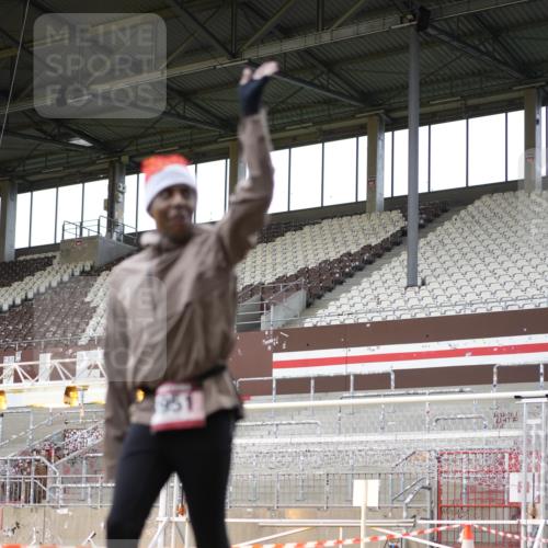 07.12.2025 - St. Pauli X-Mass-Run No. 15 Patografie http://msf.ph/oto/9391658 07.12.2025 10:40:59 Ziel 288, 449, 545, 952, 1153, 3264, 3265, 3951, 4617, 4773, 4871 meine-sportfotos.de