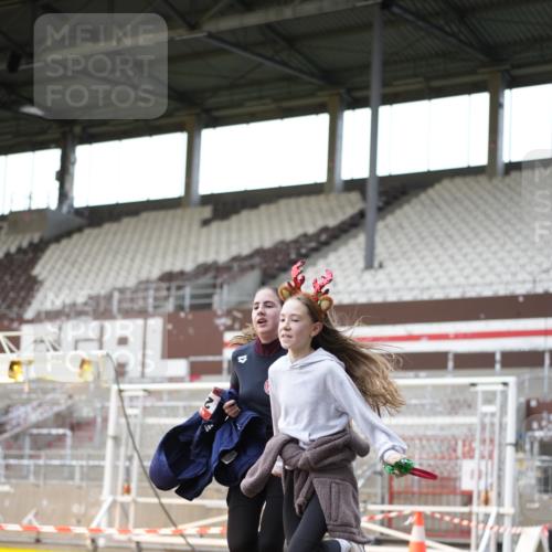 07.12.2025 - St. Pauli X-Mass-Run No. 15 Patografie http://msf.ph/oto/9391671 07.12.2025 10:41:12 Ziel 449, 545, 575, 1153, 2330, 2331, 3047, 3951, 4617 meine-sportfotos.de