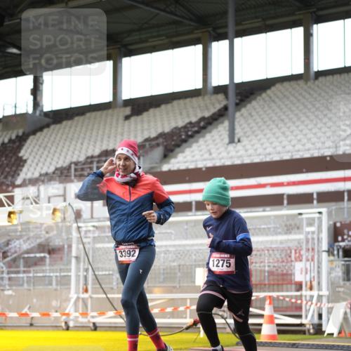 07.12.2025 - St. Pauli X-Mass-Run No. 15 Patografie http://msf.ph/oto/9391679 07.12.2025 10:41:24 Ziel 259, 1275, 2330, 2331, 2507, 3392 meine-sportfotos.de