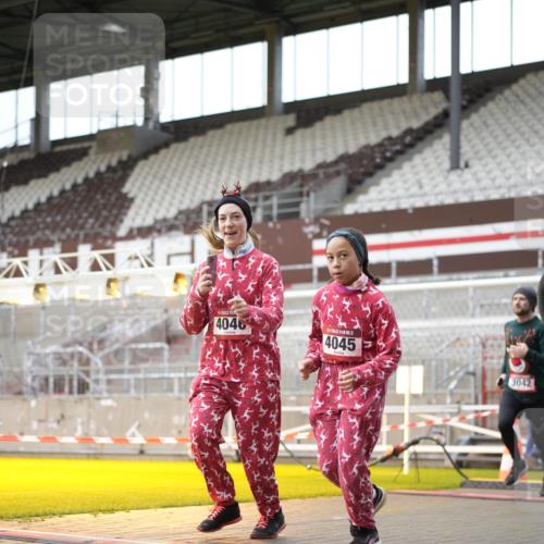 07.12.2025 - St. Pauli X-Mass-Run No. 15 Patografie http://msf.ph/oto/9391709 07.12.2025 10:42:05 Ziel 968, 1674, 1675, 1676, 2261, 3042, 4045, 4046, 4441, 4622 meine-sportfotos.de