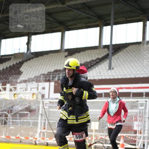 07.12.2025 - St. Pauli X-Mass-Run No. 15 Patografie http://msf.ph/oto/9391756 07.12.2025 10:42:40 Ziel 519, 598, 604, 625, 1358, 1434, 1758, 2012, 2061, 2155, 2621, 2622, 4394, 4594, 4857 meine-sportfotos.de