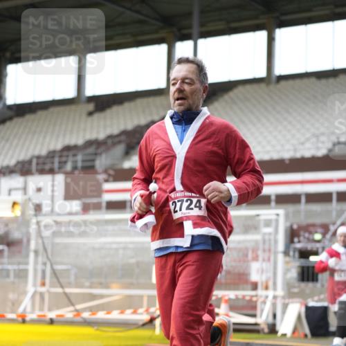 07.12.2025 - St. Pauli X-Mass-Run No. 15 Patografie http://msf.ph/oto/9391789 07.12.2025 10:43:09 Ziel 1053, 1301, 1616, 1814, 1936, 2052, 2053, 2724, 2726, 2761, 2762, 2802, 2901, 3381, 4621 meine-sportfotos.de