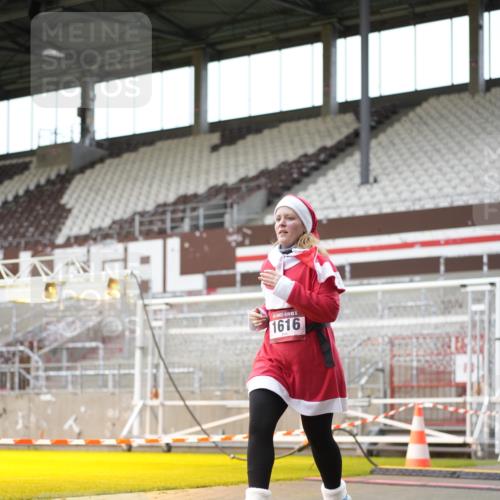 07.12.2025 - St. Pauli X-Mass-Run No. 15 Patografie http://msf.ph/oto/9391790 07.12.2025 10:43:11 Ziel 1053, 1301, 1616, 1814, 1936, 2052, 2053, 2724, 2726, 2761, 2762, 2802, 2901, 4621 meine-sportfotos.de