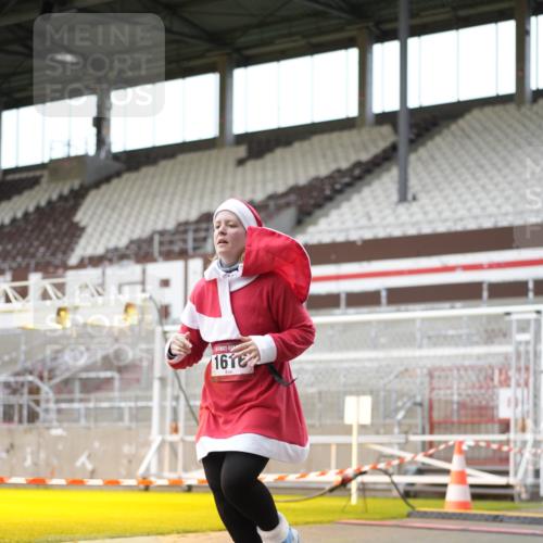 07.12.2025 - St. Pauli X-Mass-Run No. 15 Patografie http://msf.ph/oto/9391792 07.12.2025 10:43:11 Ziel 1053, 1301, 1616, 1814, 1936, 2052, 2053, 2724, 2726, 2761, 2762, 2802, 2901, 4621 meine-sportfotos.de