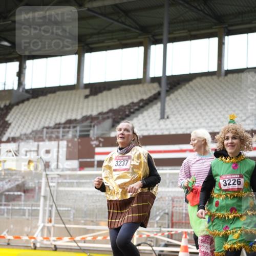 07.12.2025 - St. Pauli X-Mass-Run No. 15 Patografie http://msf.ph/oto/9391798 07.12.2025 10:43:24 Ziel 559, 1053, 1616, 2459, 2487, 2647, 2724, 2726, 3022, 3038, 3226, 3237, 4104 meine-sportfotos.de