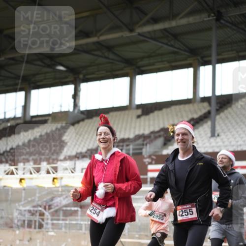 07.12.2025 - St. Pauli X-Mass-Run No. 15 Patografie http://msf.ph/oto/9391818 07.12.2025 10:43:50 Ziel 1913, 2499, 2767, 2950, 2955, 3100, 4095, 4096, 4254, 4255 meine-sportfotos.de