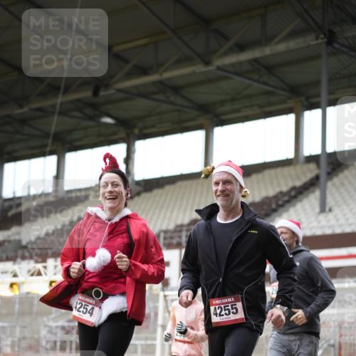 07.12.2025 - St. Pauli X-Mass-Run No. 15 Patografie http://msf.ph/oto/9391820 07.12.2025 10:43:51 Ziel 32, 1913, 2499, 2767, 2950, 2955, 3100, 4095, 4096, 4254, 4255 meine-sportfotos.de