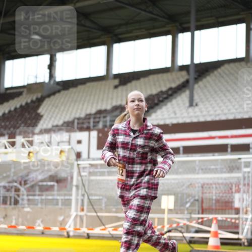 07.12.2025 - St. Pauli X-Mass-Run No. 15 Patografie http://msf.ph/oto/9391831 07.12.2025 10:44:04 Ziel 32, 179, 1651, 1947, 1948, 2499, 2950, 2955, 3012, 4254, 4255 meine-sportfotos.de