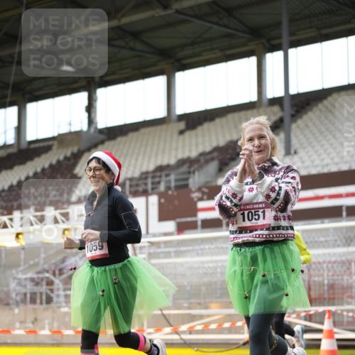 07.12.2025 - St. Pauli X-Mass-Run No. 15 Patografie http://msf.ph/oto/9391844 07.12.2025 10:44:19 Ziel 220, 571, 1051, 1059, 1060, 1089, 1421, 1947, 1948, 2357, 2359 meine-sportfotos.de