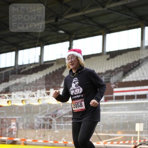 07.12.2025 - St. Pauli X-Mass-Run No. 15 Patografie http://msf.ph/oto/9391854 07.12.2025 10:44:45 Ziel 86, 2058, 3132, 4876 meine-sportfotos.de