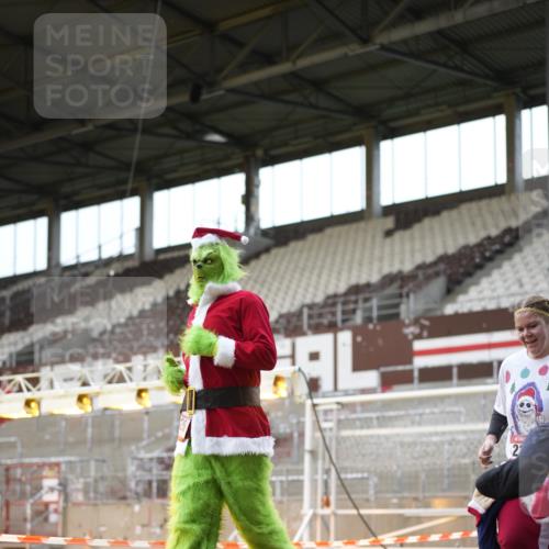 07.12.2025 - St. Pauli X-Mass-Run No. 15 Patografie http://msf.ph/oto/9391892 07.12.2025 10:45:16 Ziel 82, 401, 430, 467, 631, 636, 1096, 1245, 1419, 2086, 2158, 2220, 2355, 2356, 2524, 2525, 2535, 2926, 2934, 3350 meine-sportfotos.de