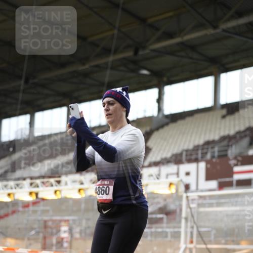 07.12.2025 - St. Pauli X-Mass-Run No. 15 Patografie http://msf.ph/oto/9391902 07.12.2025 10:45:29 Ziel 401, 430, 467, 1096, 1823, 2220, 2355, 2356, 2535, 2926, 2934, 4854, 4860 meine-sportfotos.de