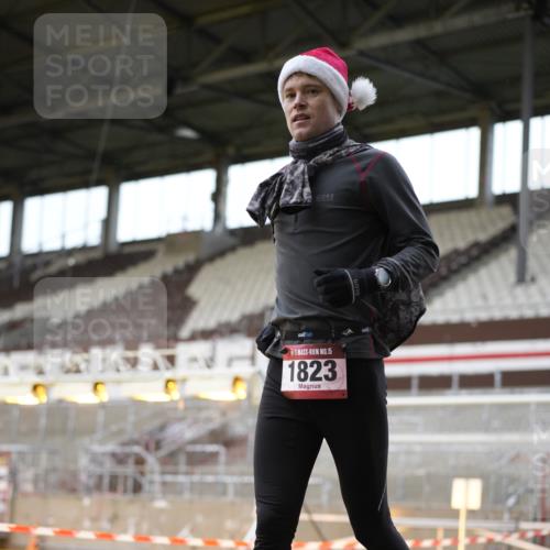 07.12.2025 - St. Pauli X-Mass-Run No. 15 Patografie http://msf.ph/oto/9391903 07.12.2025 10:45:32 Ziel 430, 467, 1096, 1823, 2535, 3835, 3838, 4854, 4860 meine-sportfotos.de