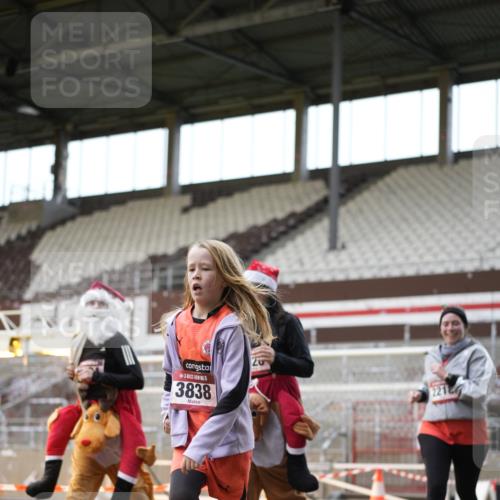 07.12.2025 - St. Pauli X-Mass-Run No. 15 Patografie http://msf.ph/oto/9391909 07.12.2025 10:45:38 Ziel 1823, 2076, 2079, 2089, 2218, 2324, 2326, 3835, 3838, 4762, 4854, 4860 meine-sportfotos.de