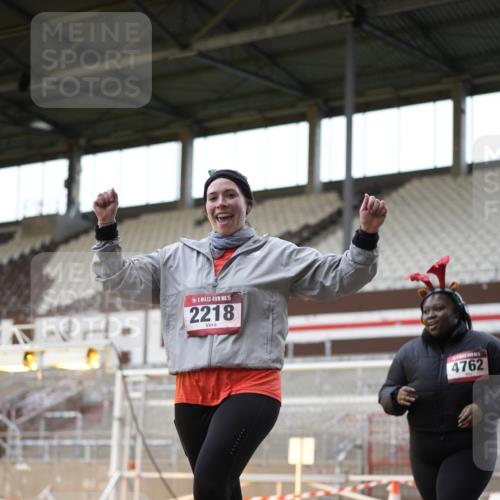 07.12.2025 - St. Pauli X-Mass-Run No. 15 Patografie http://msf.ph/oto/9391911 07.12.2025 10:45:39 Ziel 1823, 2076, 2079, 2089, 2218, 2324, 2326, 3835, 3838, 4762, 4854, 4860 meine-sportfotos.de