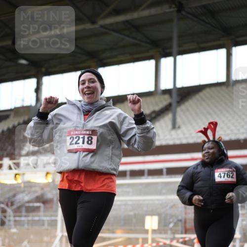 07.12.2025 - St. Pauli X-Mass-Run No. 15 Patografie http://msf.ph/oto/9391912 07.12.2025 10:45:39 Ziel 1823, 2076, 2079, 2089, 2218, 2324, 2326, 3835, 3838, 4762, 4854, 4860 meine-sportfotos.de