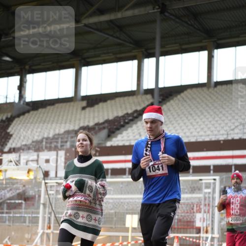 07.12.2025 - St. Pauli X-Mass-Run No. 15 Patografie http://msf.ph/oto/9391923 07.12.2025 10:45:49 Ziel 1041, 1715, 2076, 2079, 2080, 2089, 2218, 2324, 2326, 2423, 2733, 2734, 3835, 3838, 4616, 4619, 4620, 4762 meine-sportfotos.de