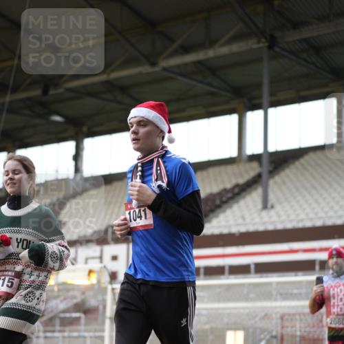07.12.2025 - St. Pauli X-Mass-Run No. 15 Patografie http://msf.ph/oto/9391924 07.12.2025 10:45:49 Ziel 1041, 1715, 2076, 2079, 2080, 2089, 2218, 2324, 2326, 2423, 2733, 2734, 3835, 3838, 4616, 4619, 4620, 4762 meine-sportfotos.de