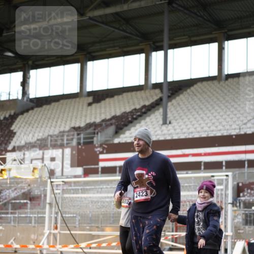 07.12.2025 - St. Pauli X-Mass-Run No. 15 Patografie http://msf.ph/oto/9391931 07.12.2025 10:45:53 Ziel 908, 1041, 1094, 1715, 2076, 2079, 2080, 2089, 2218, 2324, 2326, 2423, 2733, 2734, 4616, 4619, 4620, 4762 meine-sportfotos.de