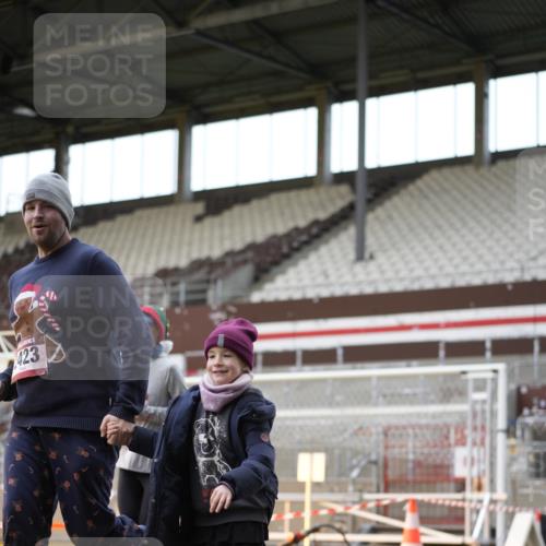 07.12.2025 - St. Pauli X-Mass-Run No. 15 Patografie http://msf.ph/oto/9391933 07.12.2025 10:45:54 Ziel 908, 1041, 1094, 1715, 2076, 2079, 2080, 2089, 2218, 2423, 2733, 2734, 4616, 4619, 4620, 4762 meine-sportfotos.de