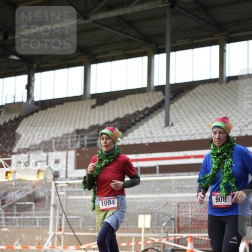 07.12.2025 - St. Pauli X-Mass-Run No. 15 Patografie http://msf.ph/oto/9391936 07.12.2025 10:45:56 Ziel 908, 1041, 1094, 1715, 2076, 2079, 2080, 2089, 2423, 2733, 2734, 4616, 4619, 4620 meine-sportfotos.de