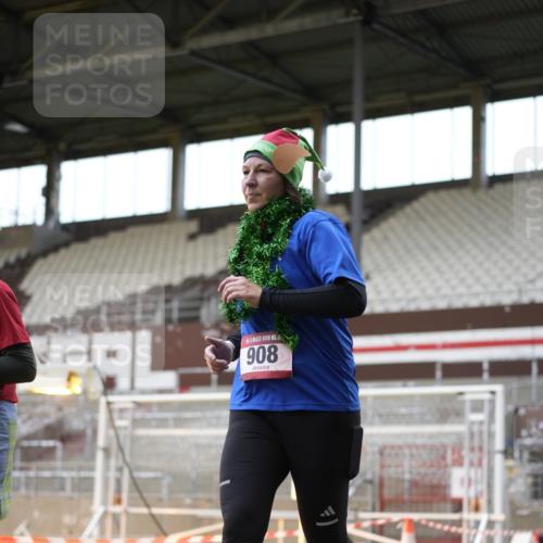 07.12.2025 - St. Pauli X-Mass-Run No. 15 Patografie http://msf.ph/oto/9391937 07.12.2025 10:45:56 Ziel 908, 1041, 1094, 1715, 2076, 2079, 2080, 2089, 2423, 2733, 2734, 4616, 4619, 4620 meine-sportfotos.de