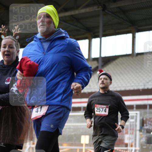 07.12.2025 - St. Pauli X-Mass-Run No. 15 Patografie http://msf.ph/oto/9391949 07.12.2025 10:46:07 Ziel 38, 41, 153, 162, 168, 178, 183, 908, 1094, 1955, 2082, 2216, 2334, 2423, 2574 meine-sportfotos.de