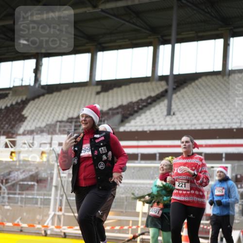 07.12.2025 - St. Pauli X-Mass-Run No. 15 Patografie http://msf.ph/oto/9391978 07.12.2025 10:46:25 Ziel 153, 168, 221, 479, 485, 639, 641, 914, 917, 921, 1040, 1043, 1242, 2092, 2303, 2306, 2960, 2965, 2998, 3001, 4589 meine-sportfotos.de