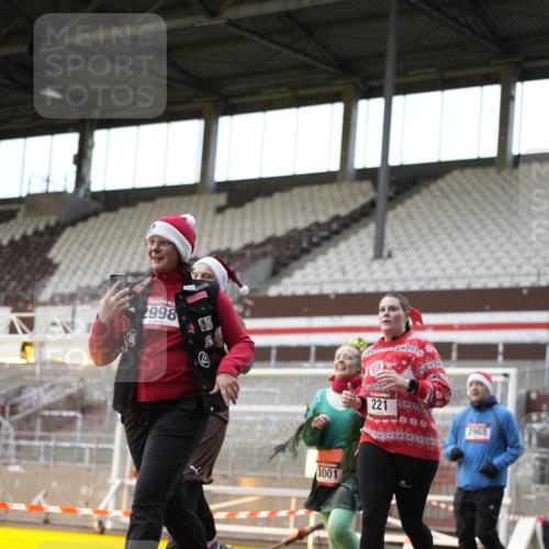 07.12.2025 - St. Pauli X-Mass-Run No. 15 Patografie http://msf.ph/oto/9391979 07.12.2025 10:46:26 Ziel 153, 221, 479, 485, 639, 641, 914, 917, 921, 1040, 1043, 1242, 2092, 2303, 2306, 2536, 2960, 2965, 2998, 3001, 4589 meine-sportfotos.de