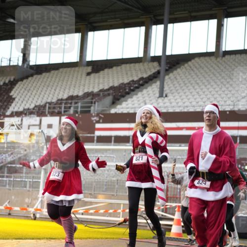 07.12.2025 - St. Pauli X-Mass-Run No. 15 Patografie http://msf.ph/oto/9392000 07.12.2025 10:46:48 Ziel 58, 81, 821, 823, 824, 1359, 1362, 1747, 1872, 1875, 2488, 2989, 2993, 4593 meine-sportfotos.de