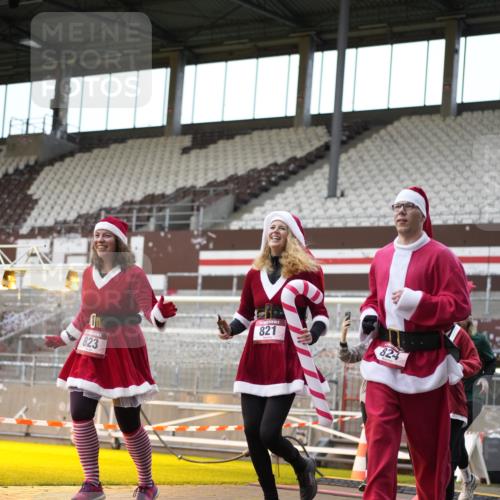 07.12.2025 - St. Pauli X-Mass-Run No. 15 Patografie http://msf.ph/oto/9392001 07.12.2025 10:46:48 Ziel 58, 81, 821, 823, 824, 1359, 1362, 1747, 1872, 1875, 2488, 2989, 2993, 4593 meine-sportfotos.de