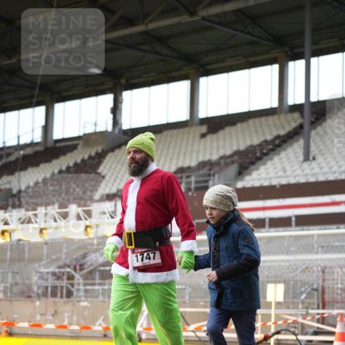 07.12.2025 - St. Pauli X-Mass-Run No. 15 Patografie http://msf.ph/oto/9392007 07.12.2025 10:46:51 Ziel 821, 823, 824, 1359, 1362, 1747, 1750, 1872, 1875, 2957, 2989, 2993, 3123, 4593 meine-sportfotos.de