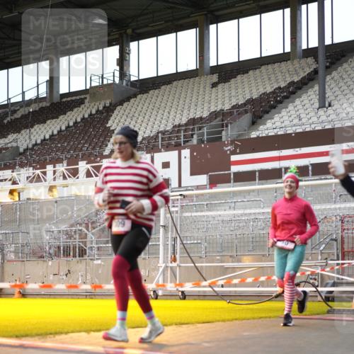 07.12.2025 - St. Pauli X-Mass-Run No. 15 Patografie http://msf.ph/oto/9392039 07.12.2025 10:47:20 Ziel 60, 309, 522, 523, 1171, 1182, 1819, 1847, 1848, 1863, 2200, 2683, 2684, 3101, 3102, 3104, 3105, 3344, 3360, 4853, 4868, 4869 meine-sportfotos.de