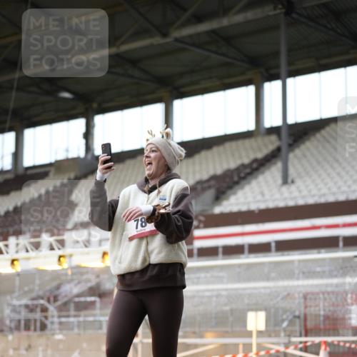 07.12.2025 - St. Pauli X-Mass-Run No. 15 Patografie http://msf.ph/oto/9392052 07.12.2025 10:47:28 Ziel 60, 78, 309, 522, 523, 1182, 1847, 1848, 1863, 2690, 3101, 3102, 3104, 3105, 3360, 4853, 4868, 4869 meine-sportfotos.de