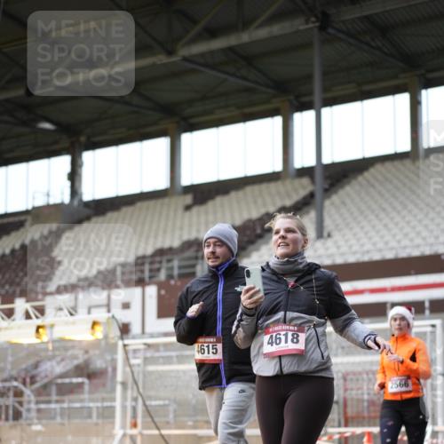 07.12.2025 - St. Pauli X-Mass-Run No. 15 Patografie http://msf.ph/oto/9392056 07.12.2025 10:47:34 Ziel 60, 78, 309, 1182, 1847, 1848, 1863, 2490, 2566, 2690, 3101, 3102, 3104, 3105, 3360, 4615, 4618, 4853, 4868, 4869 meine-sportfotos.de