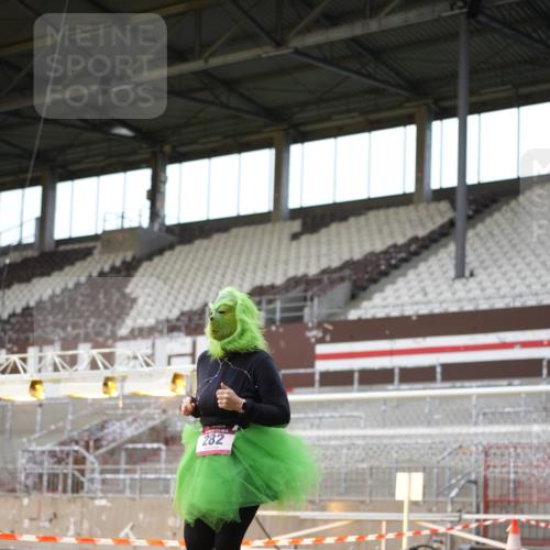 07.12.2025 - St. Pauli X-Mass-Run No. 15 Patografie http://msf.ph/oto/9392067 07.12.2025 10:47:45 Ziel 282, 513, 553, 1555, 2490, 2566, 2608, 2611, 2690, 4072, 4615, 4618, 4863 meine-sportfotos.de