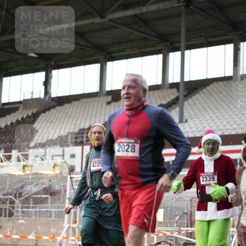07.12.2025 - St. Pauli X-Mass-Run No. 15 Patografie http://msf.ph/oto/9392087 07.12.2025 10:48:05 Ziel 472, 876, 1195, 2028, 2146, 2147, 2339, 2501, 3018, 3598, 4229 meine-sportfotos.de