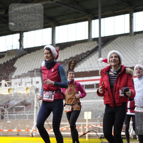 07.12.2025 - St. Pauli X-Mass-Run No. 15 Patografie http://msf.ph/oto/9392103 07.12.2025 10:48:20 Ziel 577, 876, 1265, 1267, 2028, 2232, 2233, 2235, 2239, 2241, 2339, 2501, 2796, 2797, 2803, 3018, 3598, 4229, 4447, 4598 meine-sportfotos.de