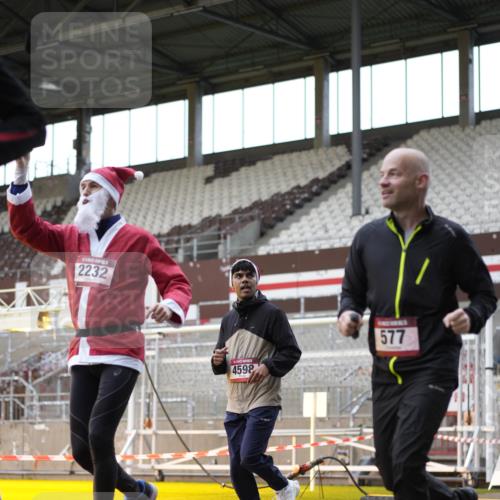 07.12.2025 - St. Pauli X-Mass-Run No. 15 Patografie http://msf.ph/oto/9392108 07.12.2025 10:48:21 Ziel 577, 633, 876, 1265, 1267, 2232, 2233, 2235, 2239, 2241, 2339, 2796, 2797, 2803, 3018, 3598, 4447, 4598 meine-sportfotos.de
