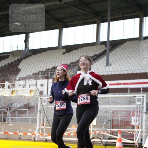 07.12.2025 - St. Pauli X-Mass-Run No. 15 Patografie http://msf.ph/oto/9392136 07.12.2025 10:48:38 Ziel 233, 290, 590, 592, 633, 935, 1009, 1087, 1188, 1189, 1515, 1516, 1517, 1521, 1895, 2268, 2269, 2512, 3017, 3019, 3346 meine-sportfotos.de