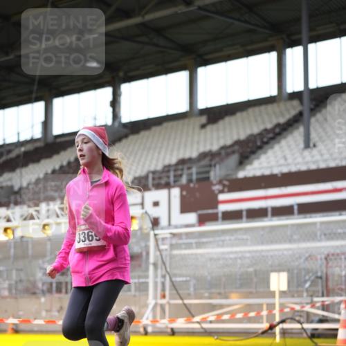 07.12.2025 - St. Pauli X-Mass-Run No. 15 Patografie http://msf.ph/oto/9392156 07.12.2025 10:49:01 Ziel 191, 194, 379, 471, 1019, 1155, 1164, 1166, 2921, 2933, 3369 meine-sportfotos.de