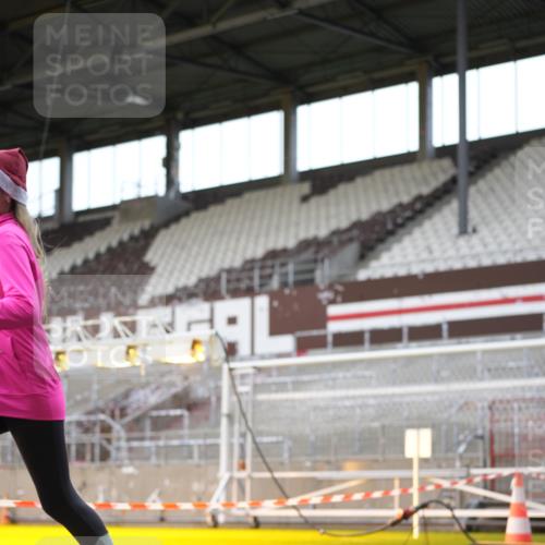 07.12.2025 - St. Pauli X-Mass-Run No. 15 Patografie http://msf.ph/oto/9392157 07.12.2025 10:49:01 Ziel 191, 194, 379, 471, 1019, 1155, 1164, 1166, 2921, 2933, 3369 meine-sportfotos.de