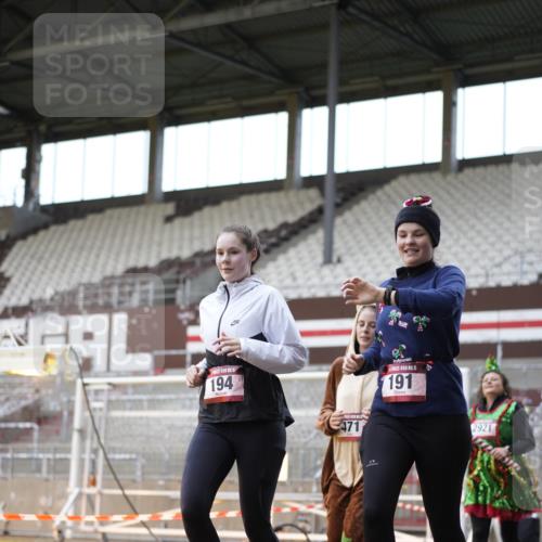 07.12.2025 - St. Pauli X-Mass-Run No. 15 Patografie http://msf.ph/oto/9392158 07.12.2025 10:49:04 Ziel 191, 194, 379, 471, 1019, 1155, 1164, 1166, 1370, 1372, 2921, 2933, 3369 meine-sportfotos.de