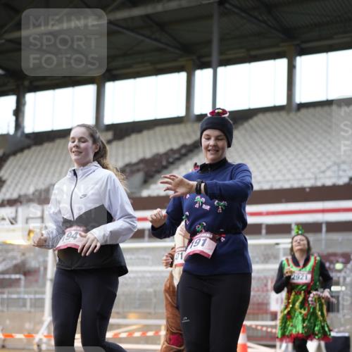 07.12.2025 - St. Pauli X-Mass-Run No. 15 Patografie http://msf.ph/oto/9392160 07.12.2025 10:49:04 Ziel 191, 194, 379, 471, 1019, 1155, 1164, 1166, 1370, 1372, 2921, 2933, 3369 meine-sportfotos.de