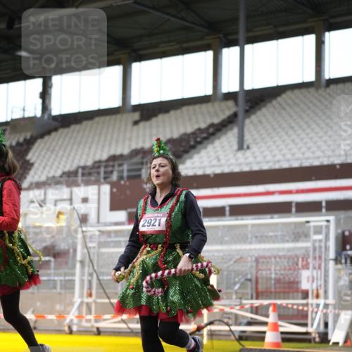 07.12.2025 - St. Pauli X-Mass-Run No. 15 Patografie http://msf.ph/oto/9392162 07.12.2025 10:49:05 Ziel 191, 194, 379, 471, 1019, 1155, 1164, 1166, 1370, 1372, 2921, 2933, 3366, 3369 meine-sportfotos.de