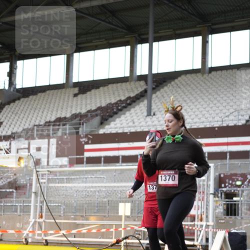 07.12.2025 - St. Pauli X-Mass-Run No. 15 Patografie http://msf.ph/oto/9392163 07.12.2025 10:49:07 Ziel 191, 194, 471, 1019, 1155, 1164, 1166, 1370, 1372, 2764, 2765, 2921, 2933, 3366, 3369 meine-sportfotos.de