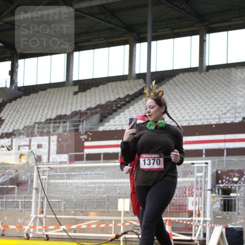07.12.2025 - St. Pauli X-Mass-Run No. 15 Patografie http://msf.ph/oto/9392164 07.12.2025 10:49:08 Ziel 191, 194, 471, 1155, 1164, 1166, 1370, 1372, 2764, 2765, 2921, 2933, 3366, 3369 meine-sportfotos.de
