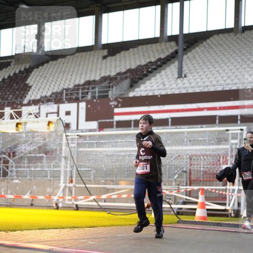 07.12.2025 - St. Pauli X-Mass-Run No. 15 Patografie http://msf.ph/oto/9392180 07.12.2025 10:49:23 Ziel 157, 890, 1179, 1273, 1274, 1372, 1663, 2299, 2301, 2421, 2764, 2765, 3366 meine-sportfotos.de
