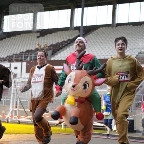 07.12.2025 - St. Pauli X-Mass-Run No. 15 Patografie http://msf.ph/oto/9392198 07.12.2025 10:49:41 Ziel 157, 916, 1035, 1179, 1232, 2100, 2201, 2338, 2340, 2341, 2777, 2779, 3030, 3380 meine-sportfotos.de